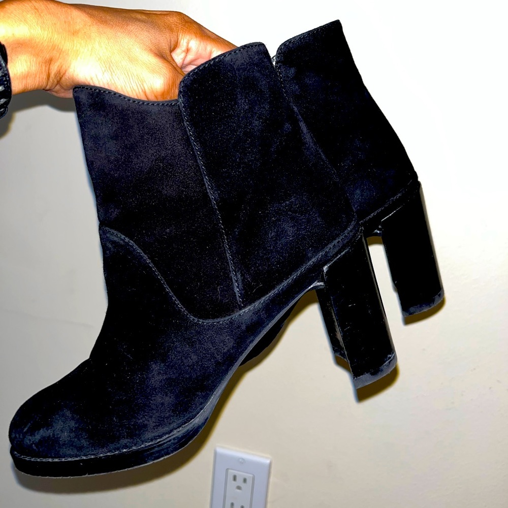 SOLD- Stuart Weitzman ankle booties